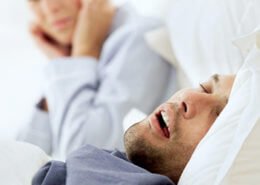Alerjik rinit uykuda nefes durmasına (uyku apnesine) yol açar mı
